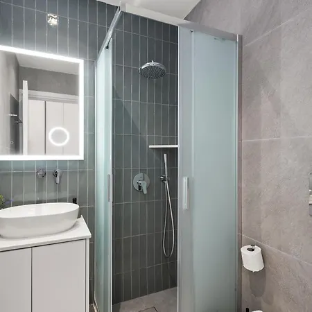 Artemis 106 - Seaside Stories * Livadhia