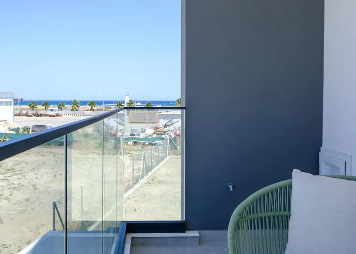 Artemis 106 - Seaside Stories Livadhia