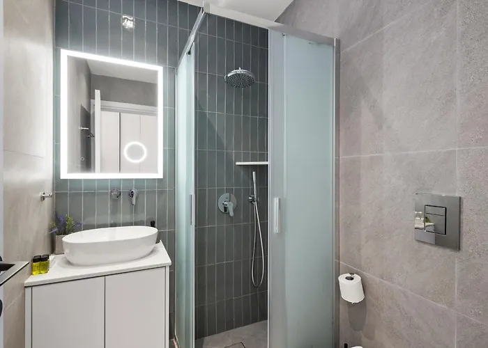 Artemis 106 - Seaside Stories * Livadhia